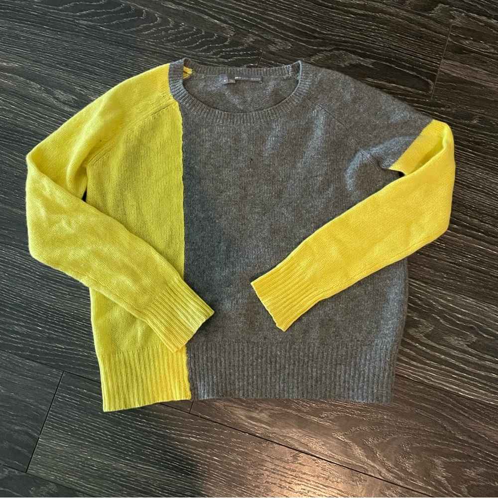 360 Cashmere Sweater Size Small